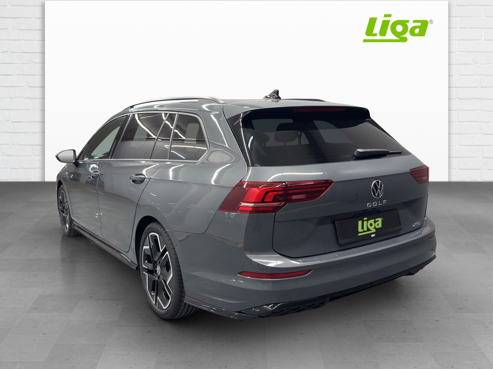 VW Golf VIII Variant 1.5 eTSI R-Line DSG-image-3