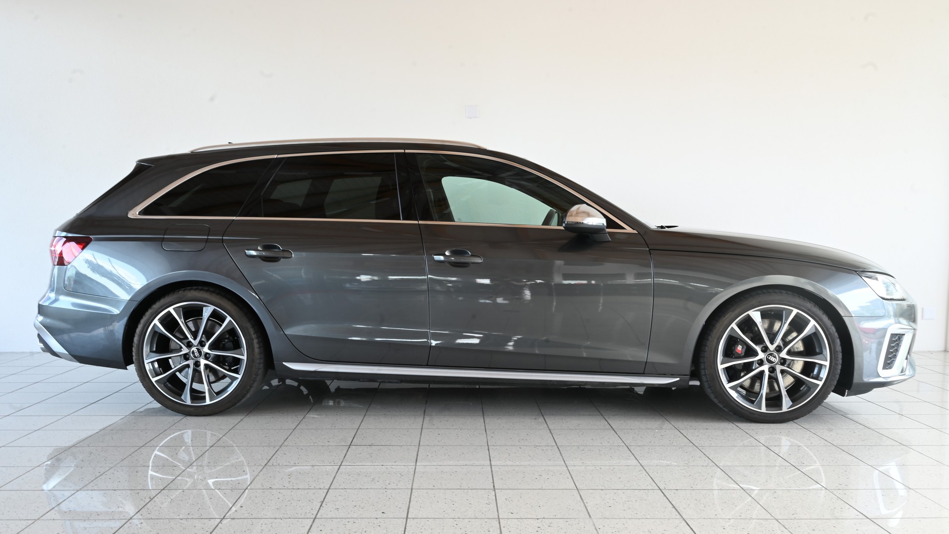 AUDI S4 Avant 3.0 V6 TDI quattro T-Tronic-image-4