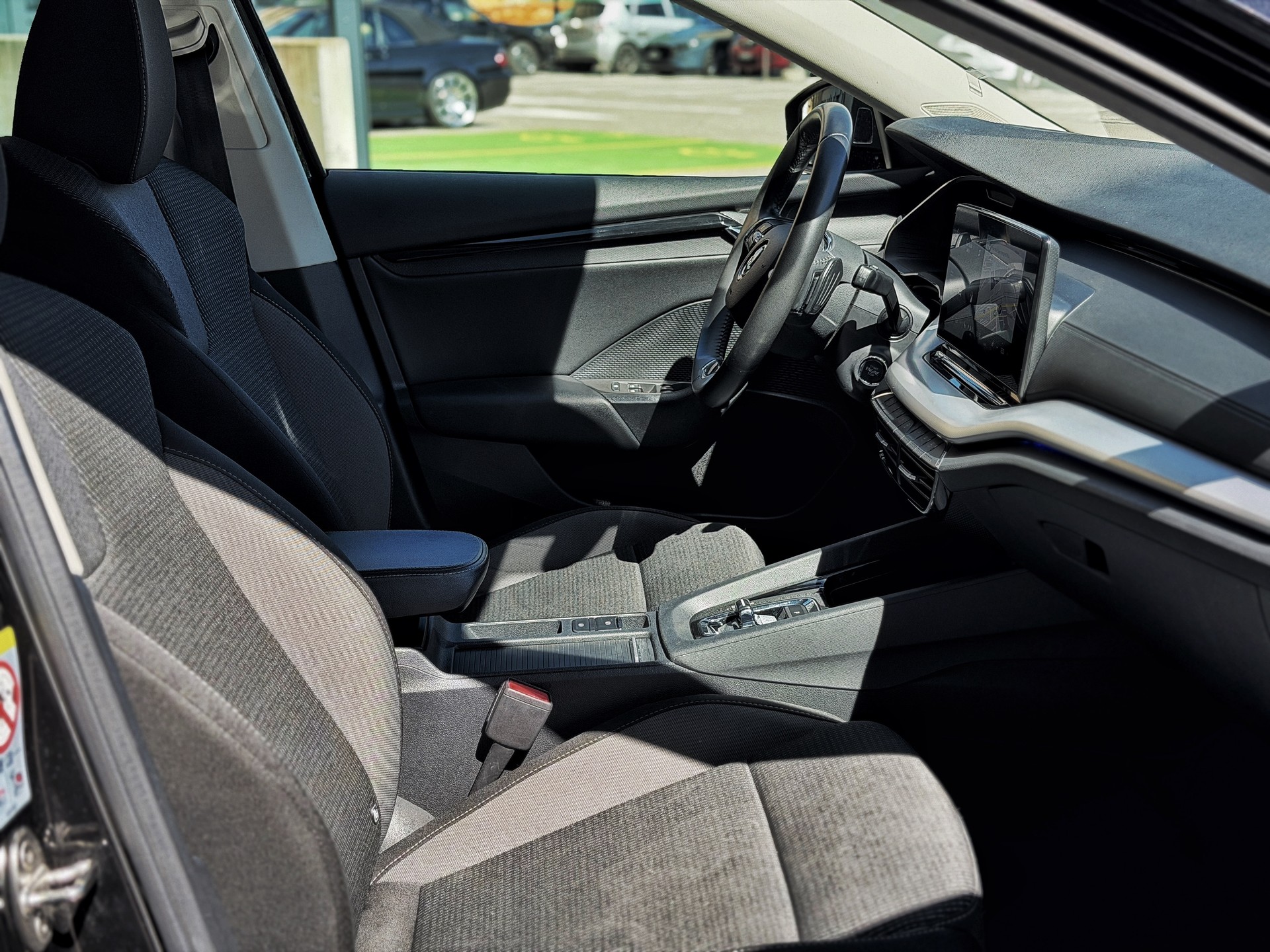 SKODA Octavia Combi 2.0 TDI DSG Ambition-image-21