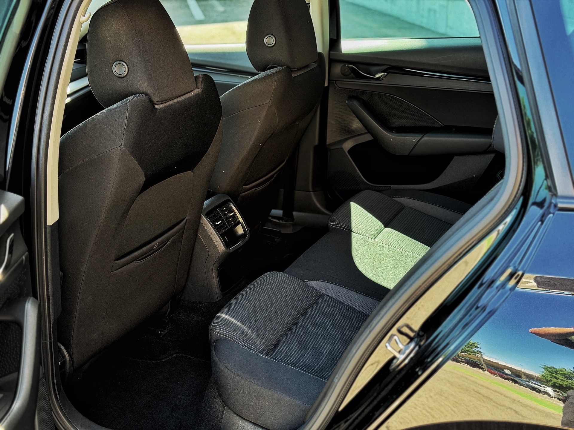 SKODA Octavia Combi 2.0 TDI DSG Ambition-image-16