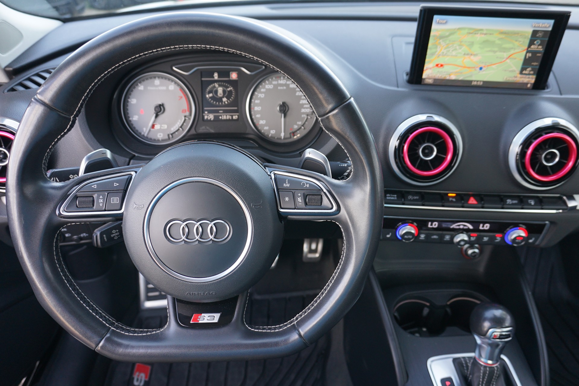 AUDI S3 2.0 TFSI quattro-image-13