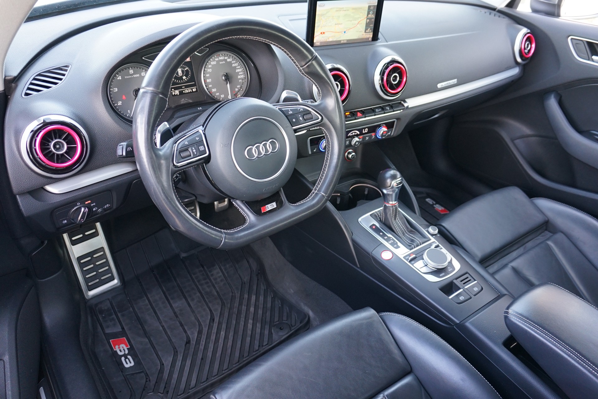 AUDI S3 2.0 TFSI quattro-image-14