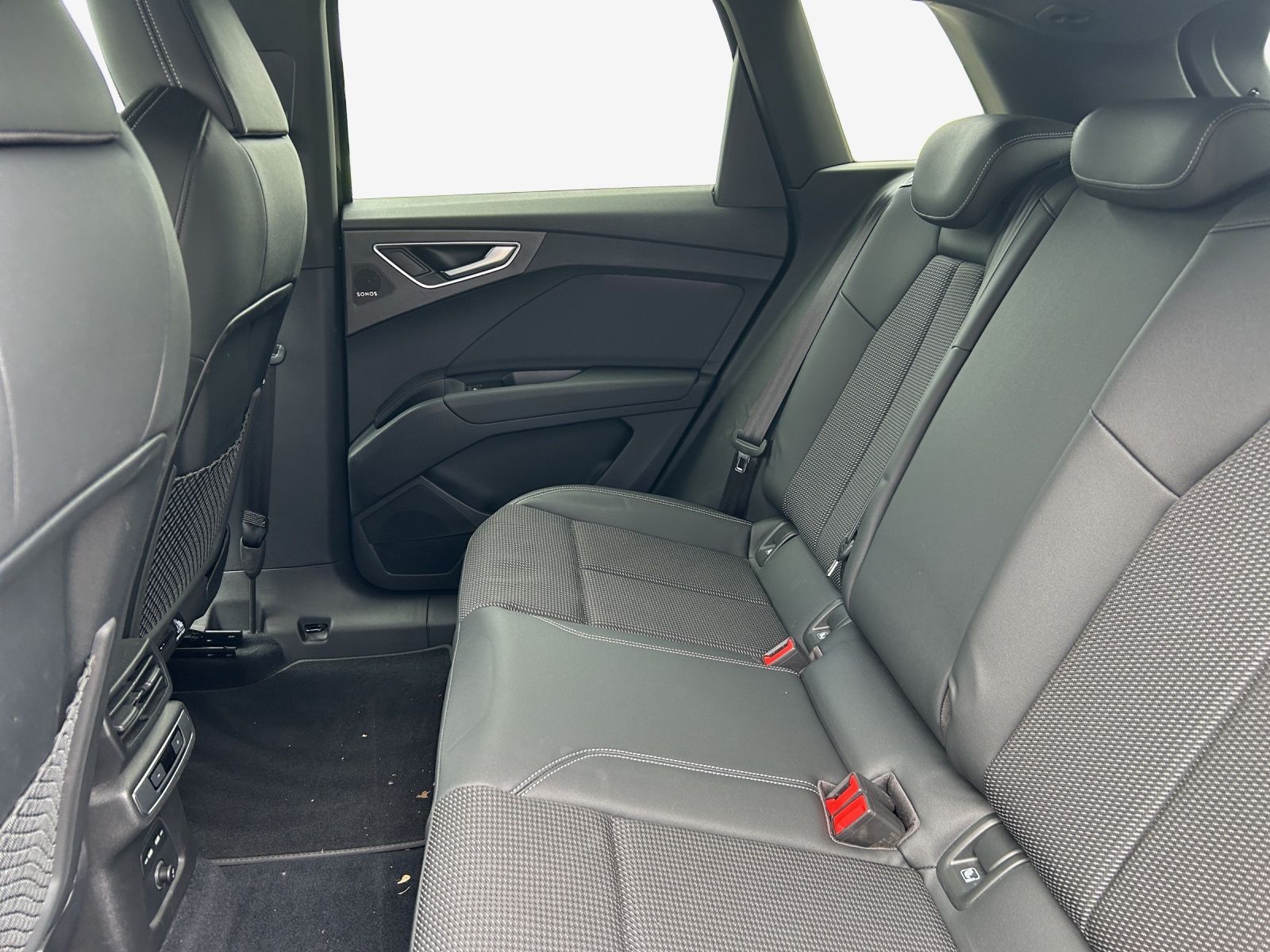 AUDI Q4 e-tron 50 quattro-image-12