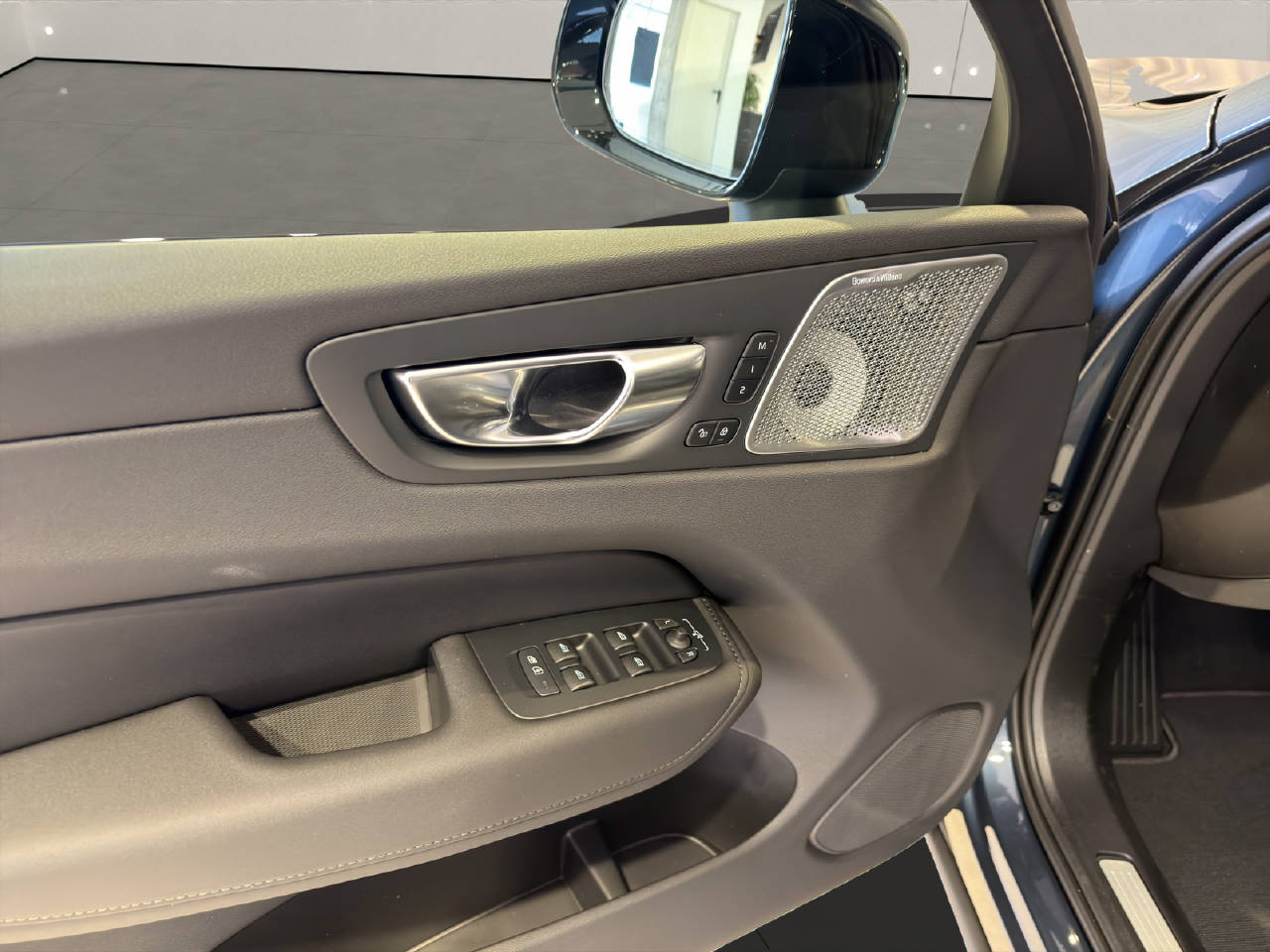 VOLVO XC60 2.0 B5 MH Ultra Dark AWD-image-14