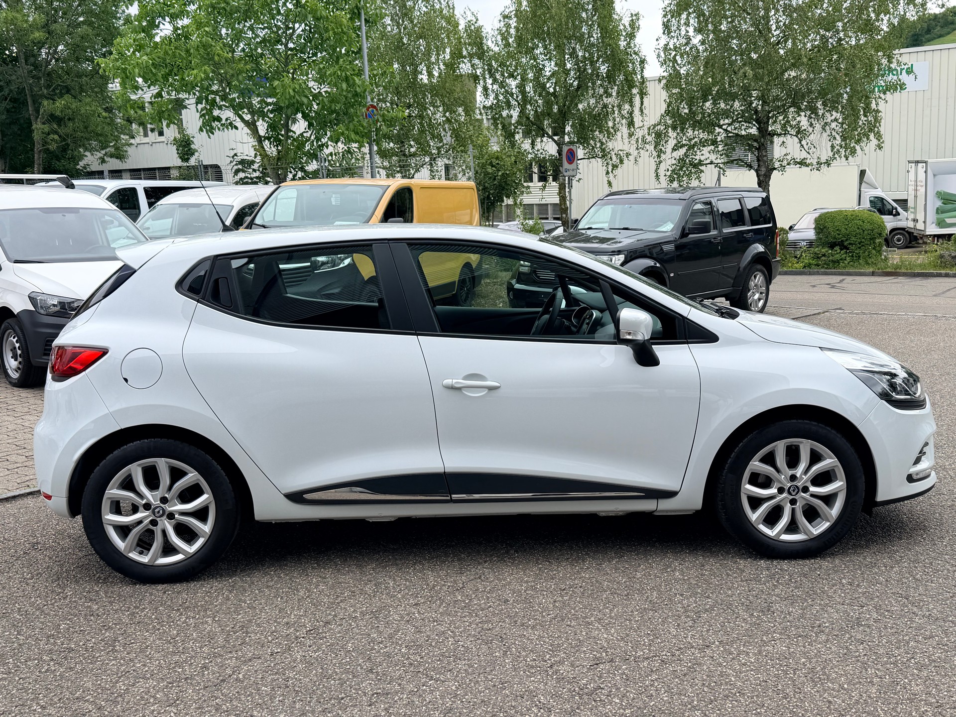 RENAULT Clio 1.2 16V T Zen-image-1