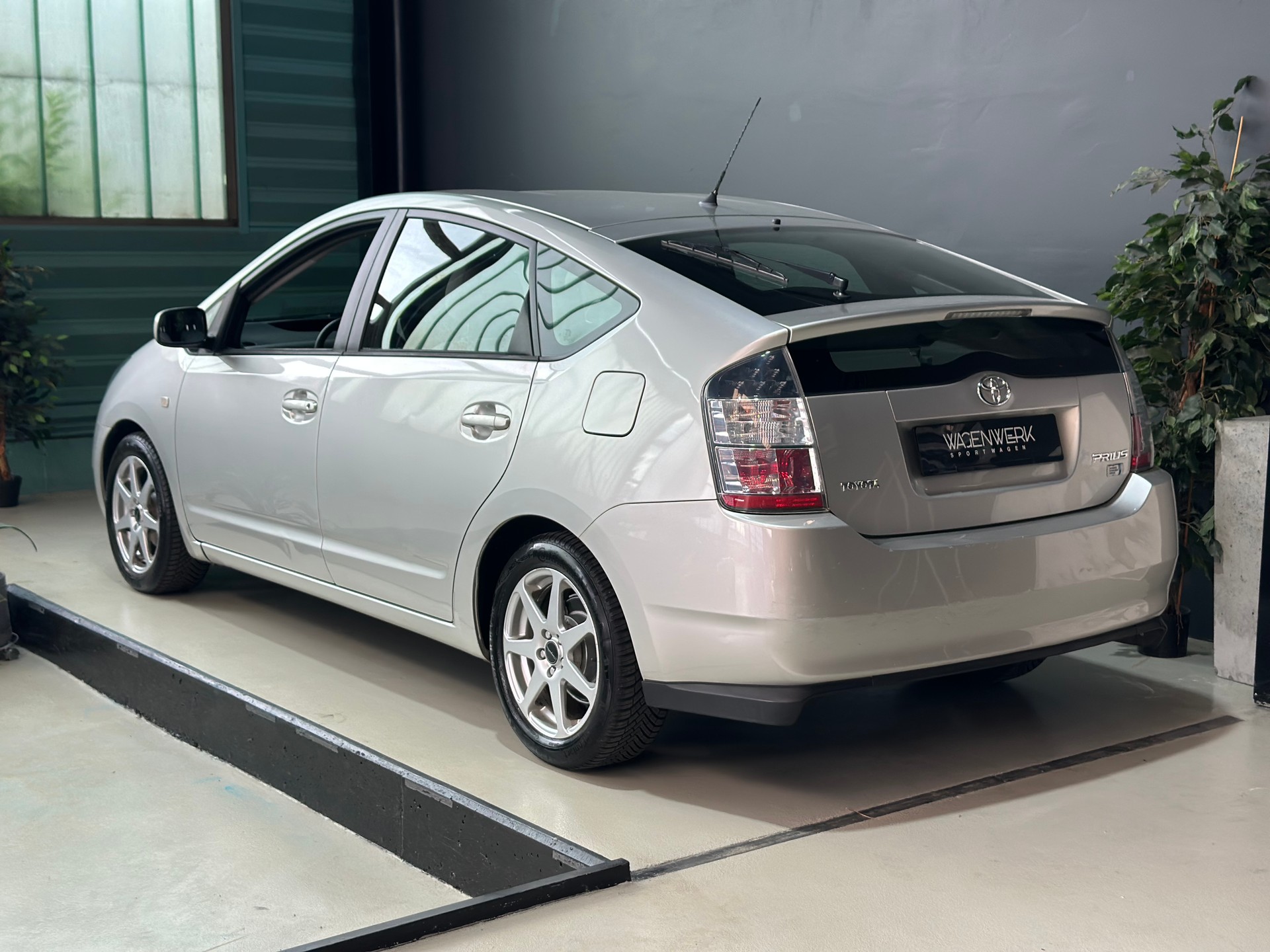 TOYOTA Prius 1.5 16V Hybrid-showroom-element-3