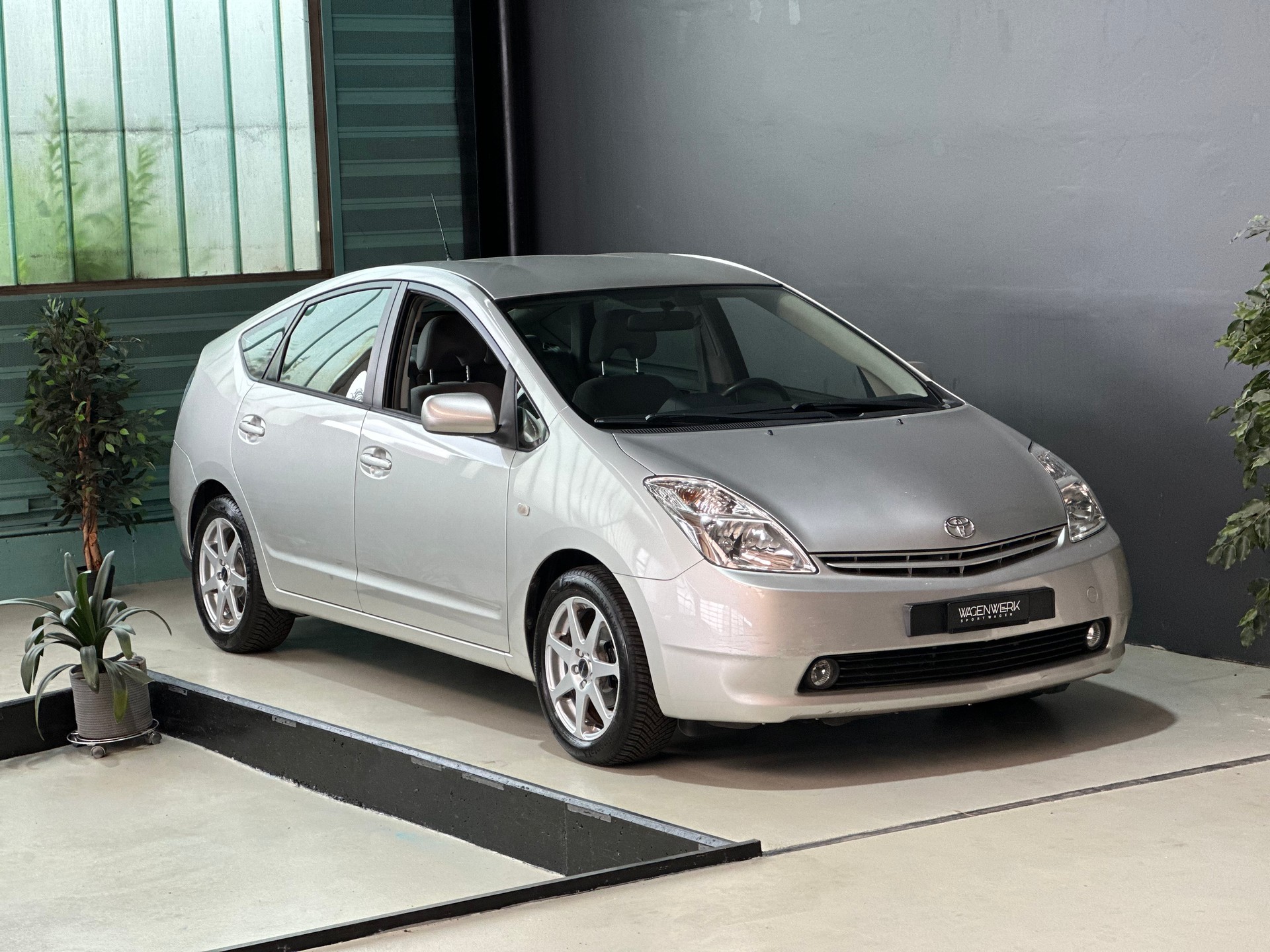TOYOTA Prius 1.5 16V Hybrid-showroom-element-2