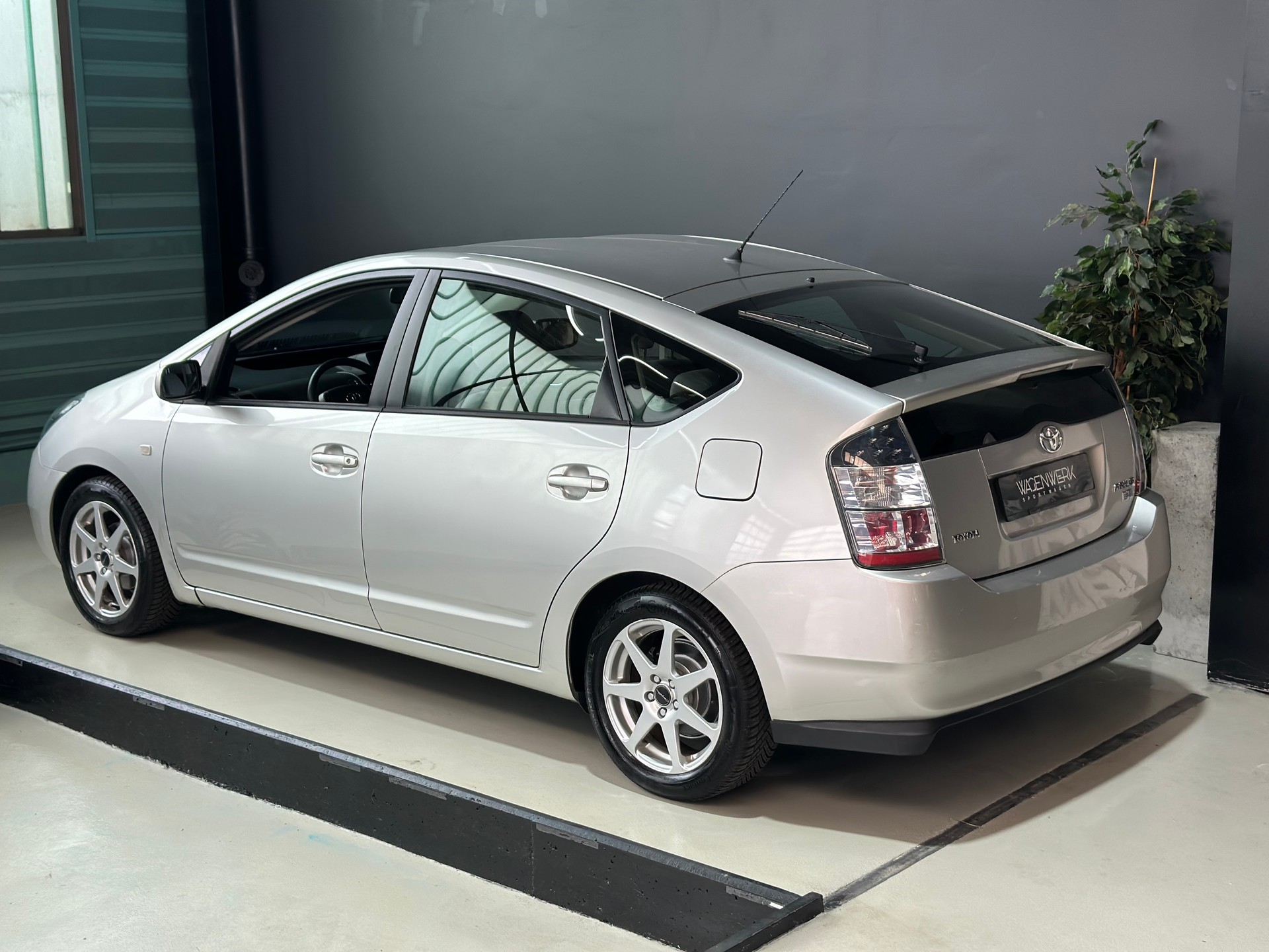 TOYOTA Prius 1.5 16V Hybrid-image-7