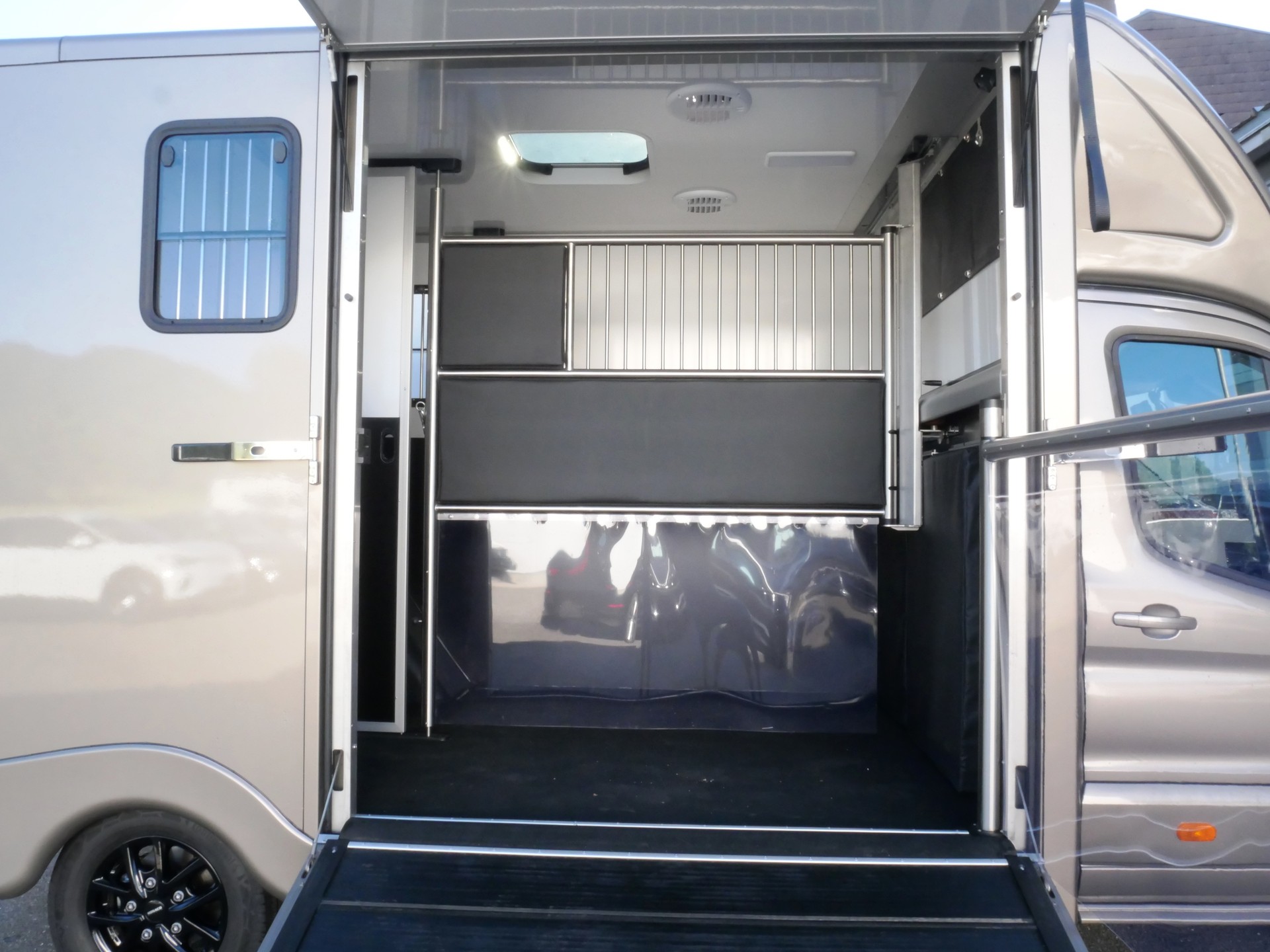 FORD Pferdetransporter Sodiak-image-8