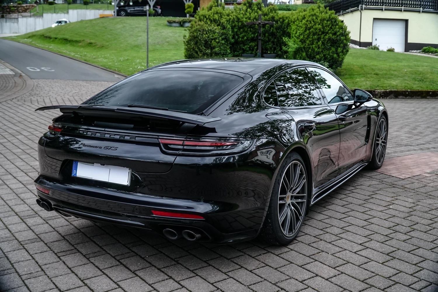 PORSCHE GTS-showroom-element-3