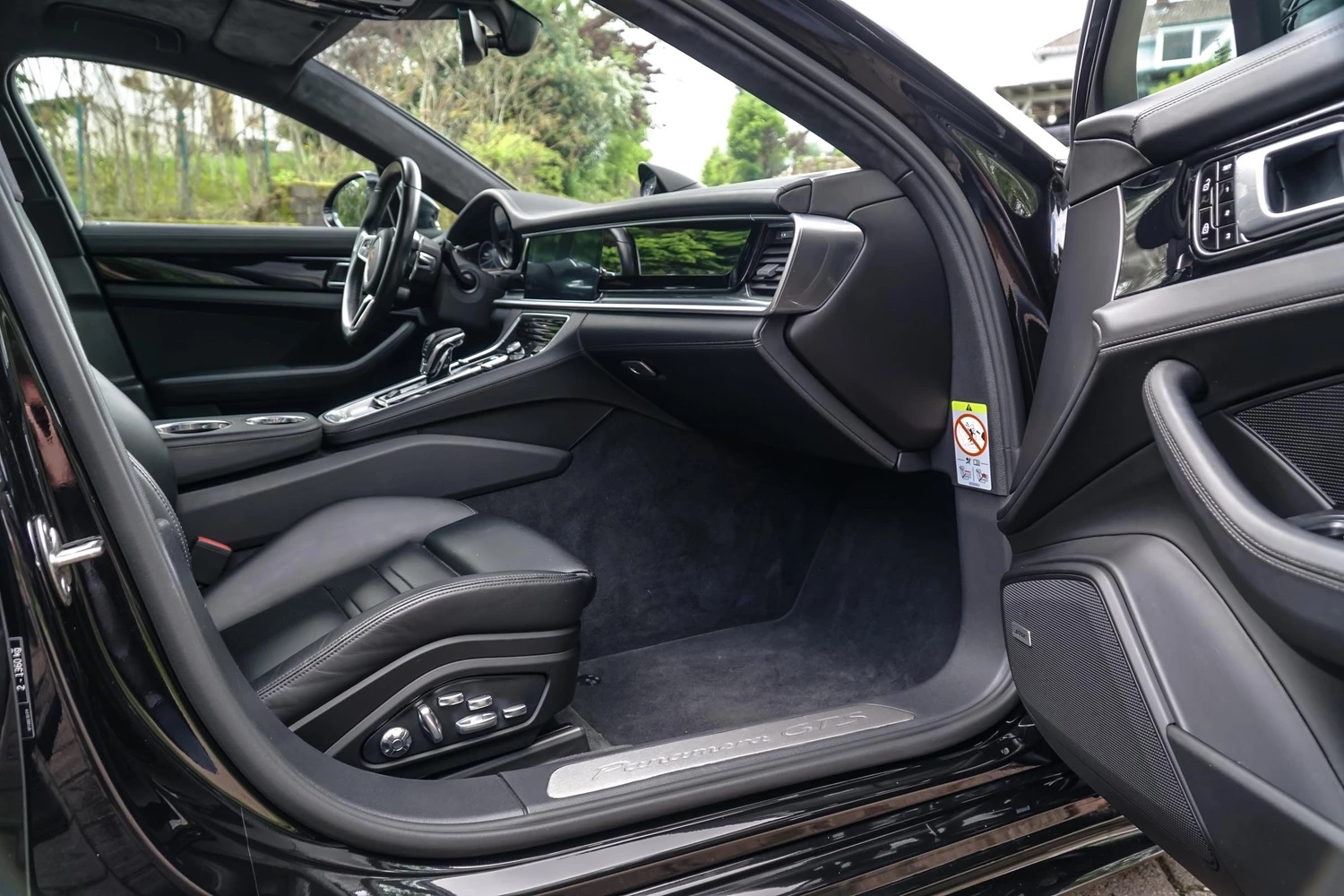 PORSCHE GTS-image-8