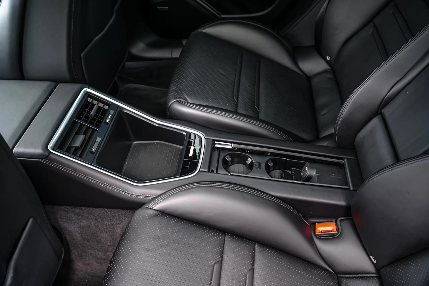 PORSCHE GTS-image-7
