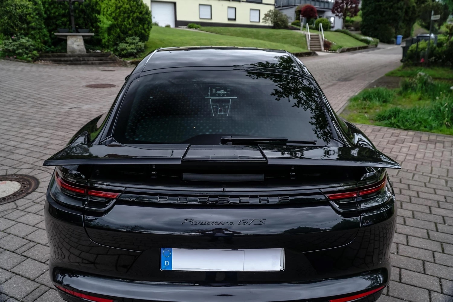 PORSCHE GTS-image-4