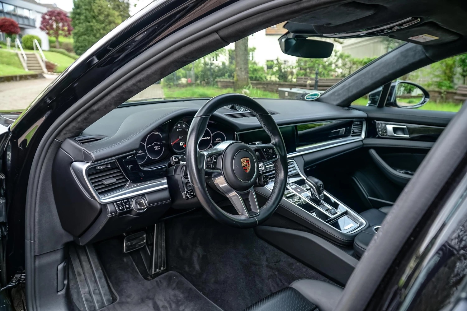PORSCHE GTS-image-5