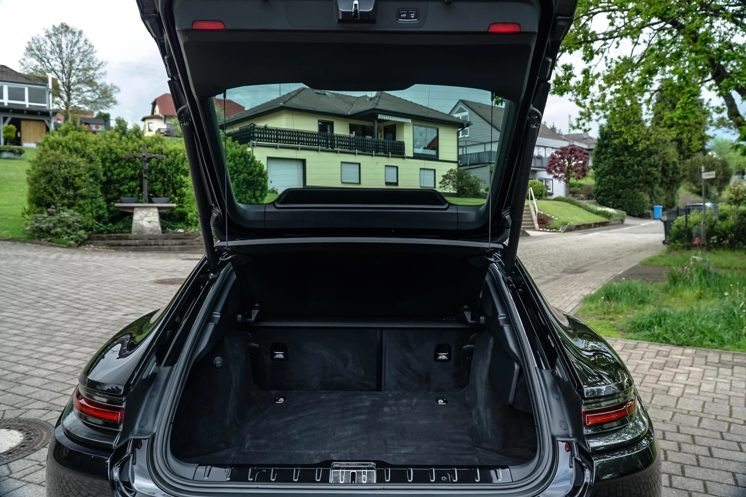 PORSCHE GTS-image-10