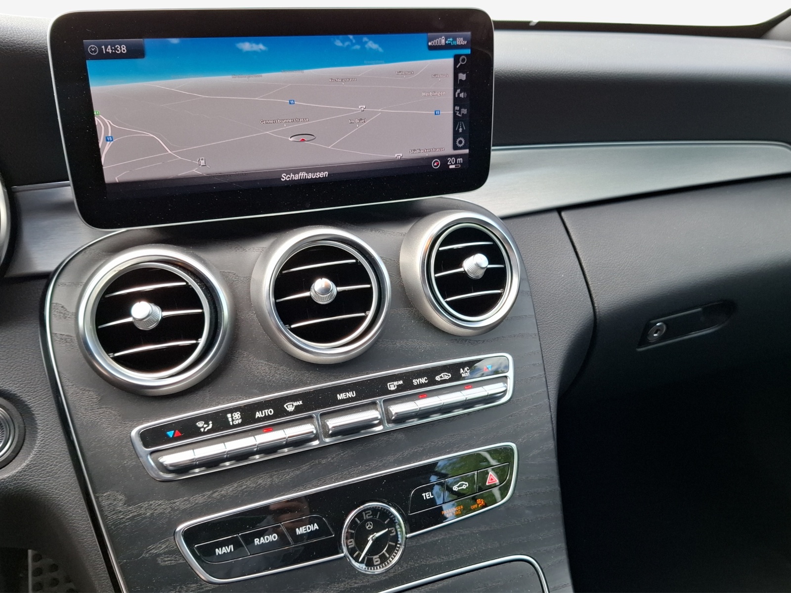 MERCEDES-BENZ C 200 AMG Line Cabriolet 9G-Tronic-image-10