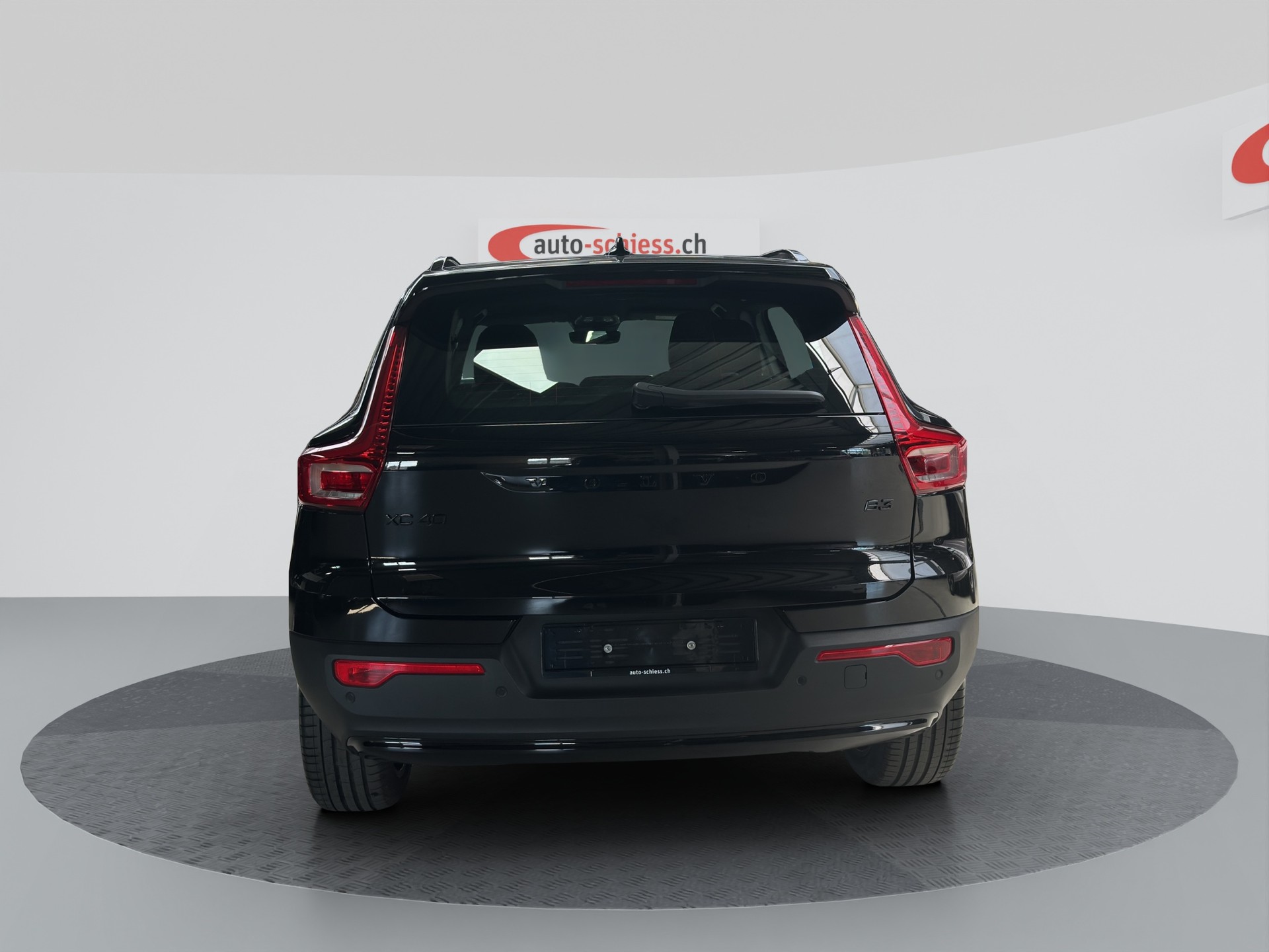VOLVO XC40 B3 Benzin Mild Hybrid Plus Black Edition-image-3