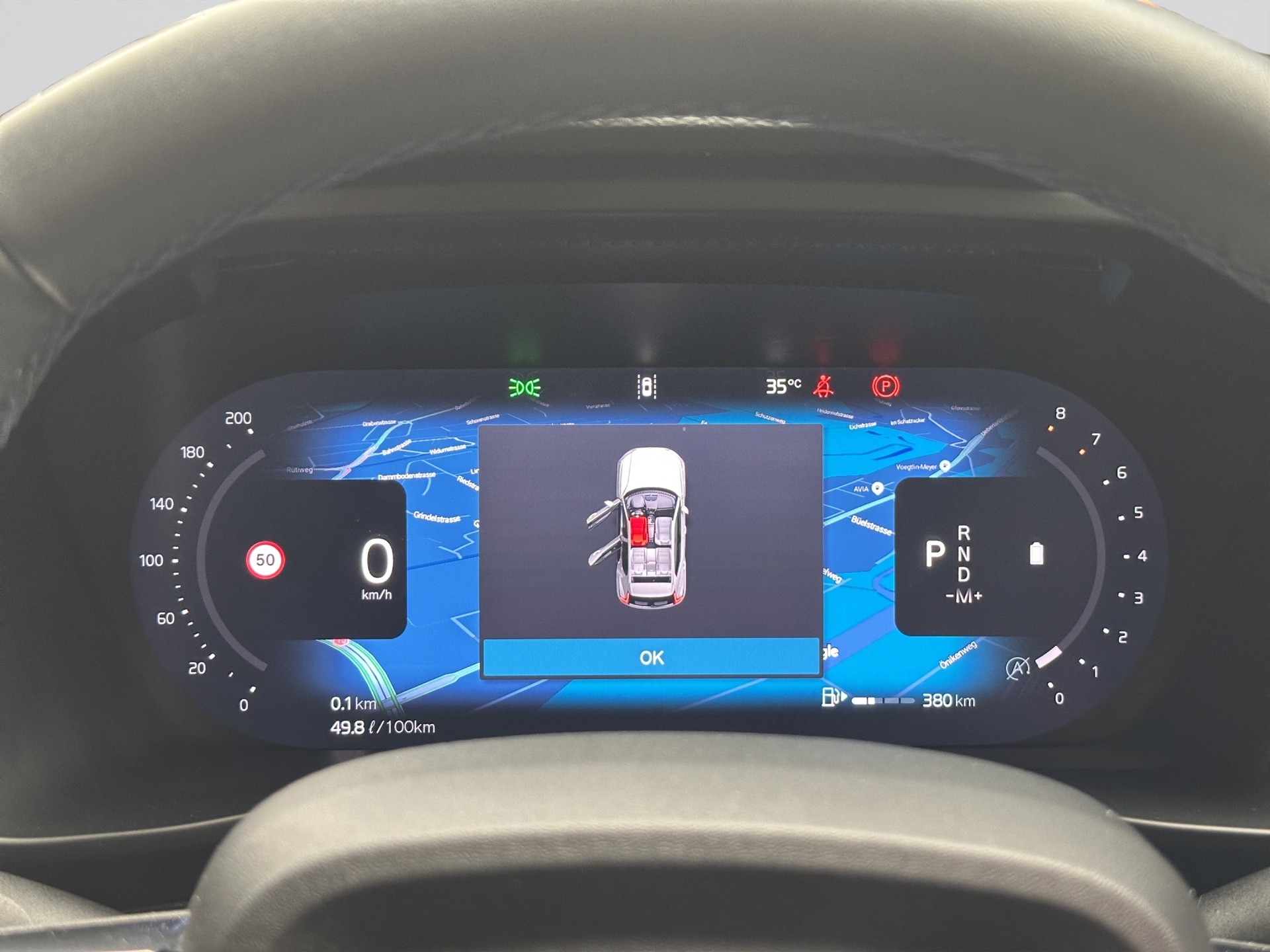 VOLVO XC40 B3 Benzin Mild Hybrid Plus Black Edition-image-11