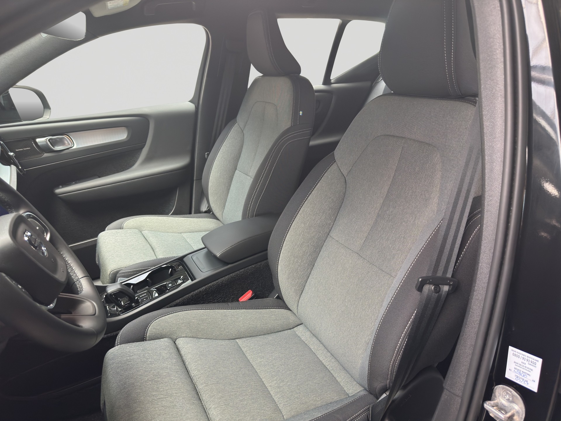 VOLVO XC40 B3 Benzin Mild Hybrid Plus Black Edition-image-5