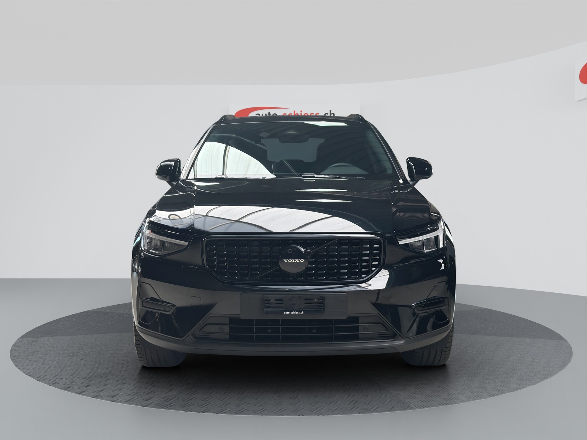 VOLVO XC40 B3 Benzin Mild Hybrid Plus Black Edition-image-1
