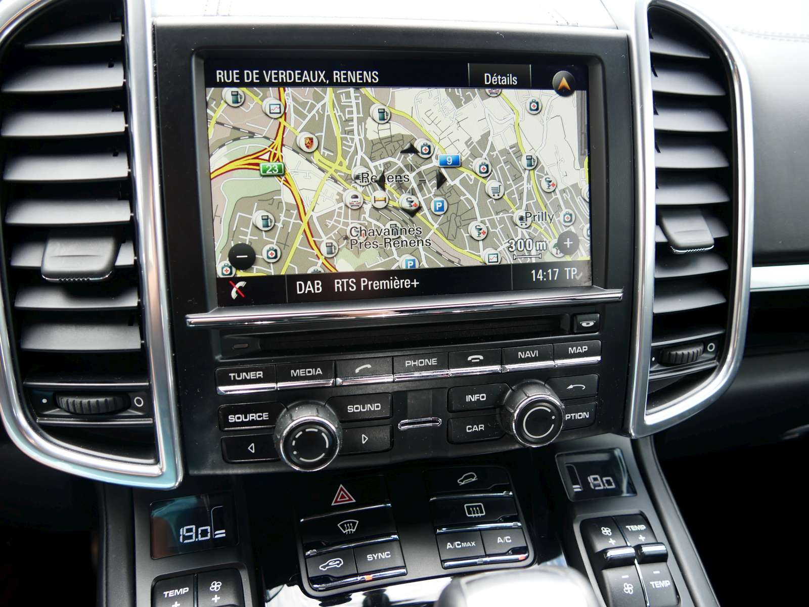 PORSCHE Cayenne S-image-8