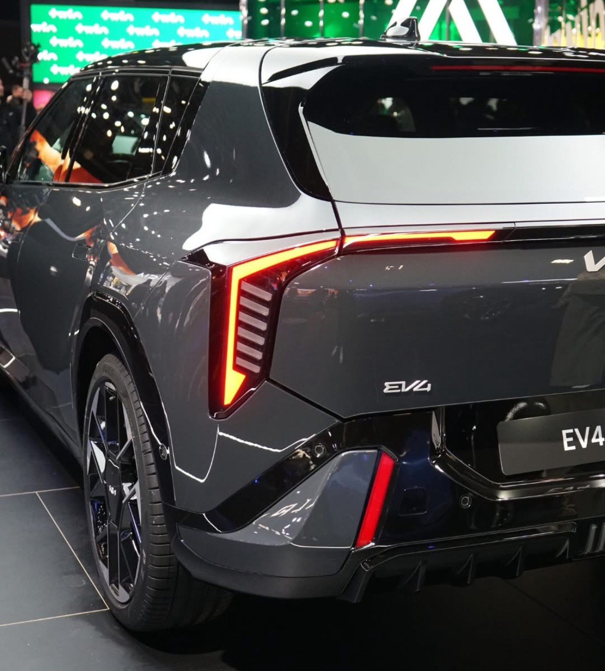 KIA EV4 81,4 kWh GT-Line 584km V2L-image-1