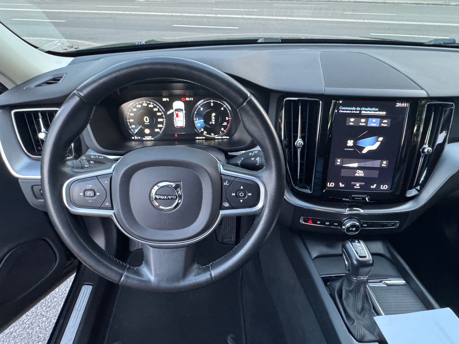 VOLVO XC60 D4 AWD Momentum Geartronic-image-12