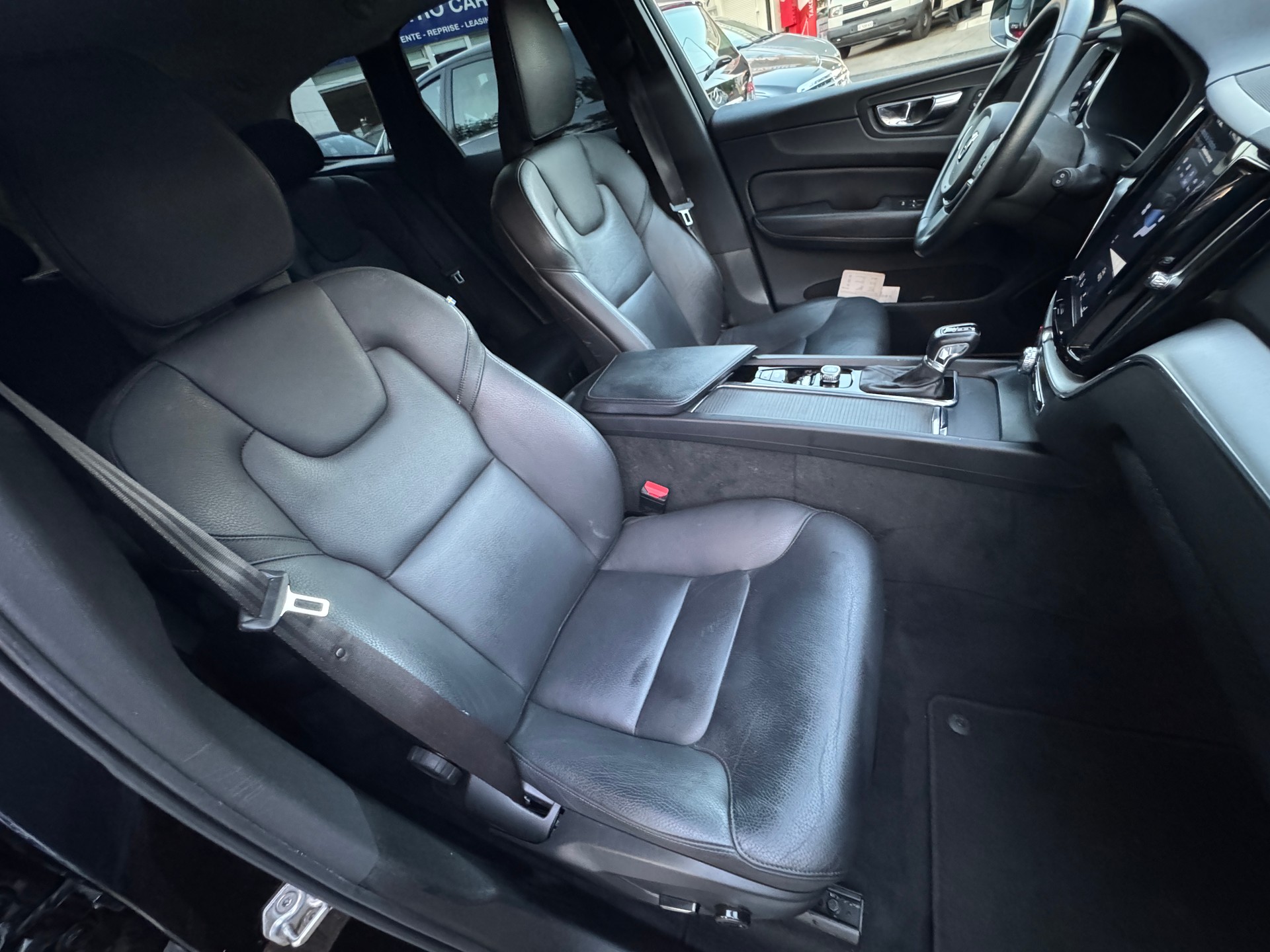 VOLVO XC60 D4 AWD Momentum Geartronic-image-7