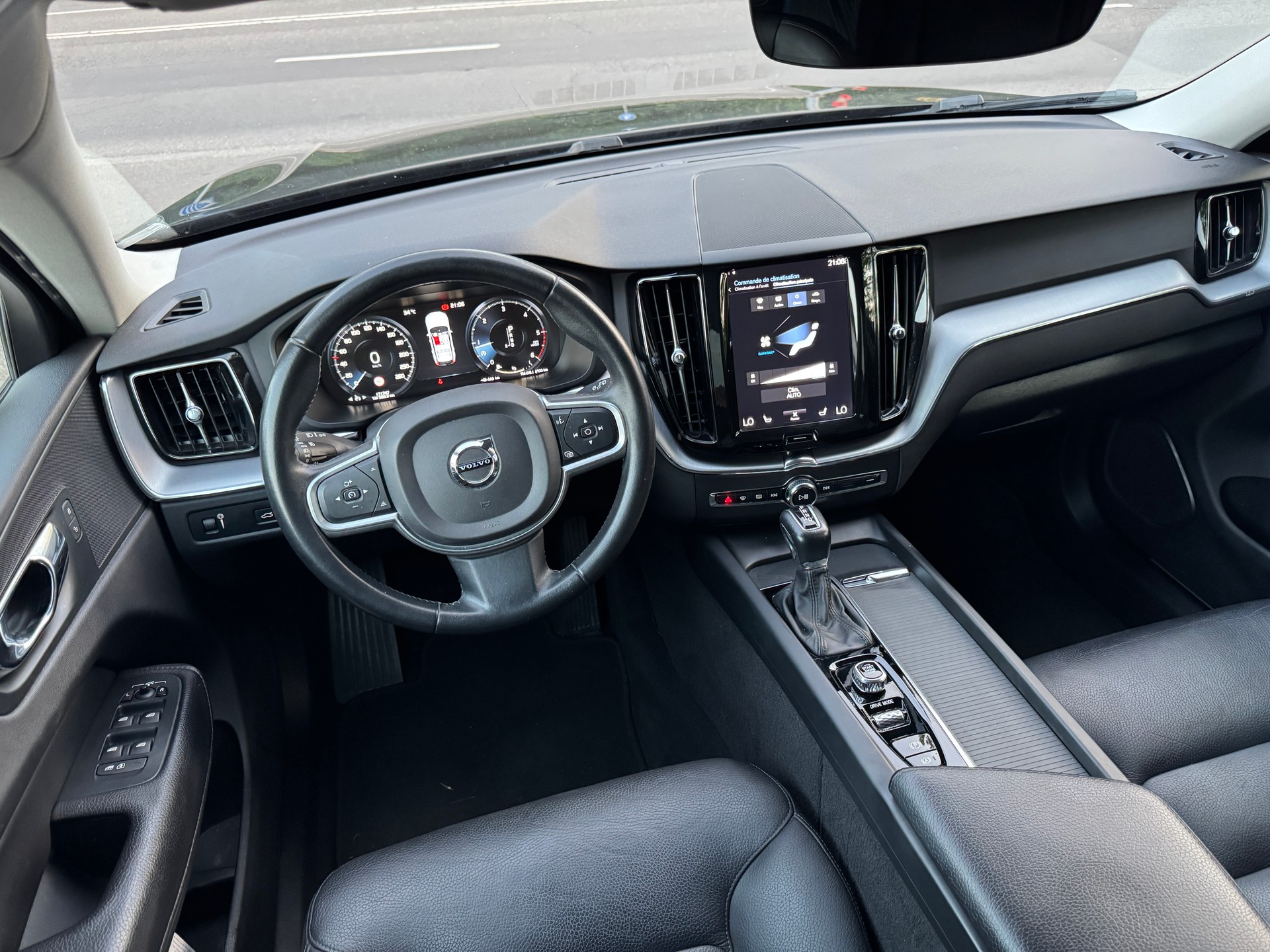 VOLVO XC60 D4 AWD Momentum Geartronic-image-10