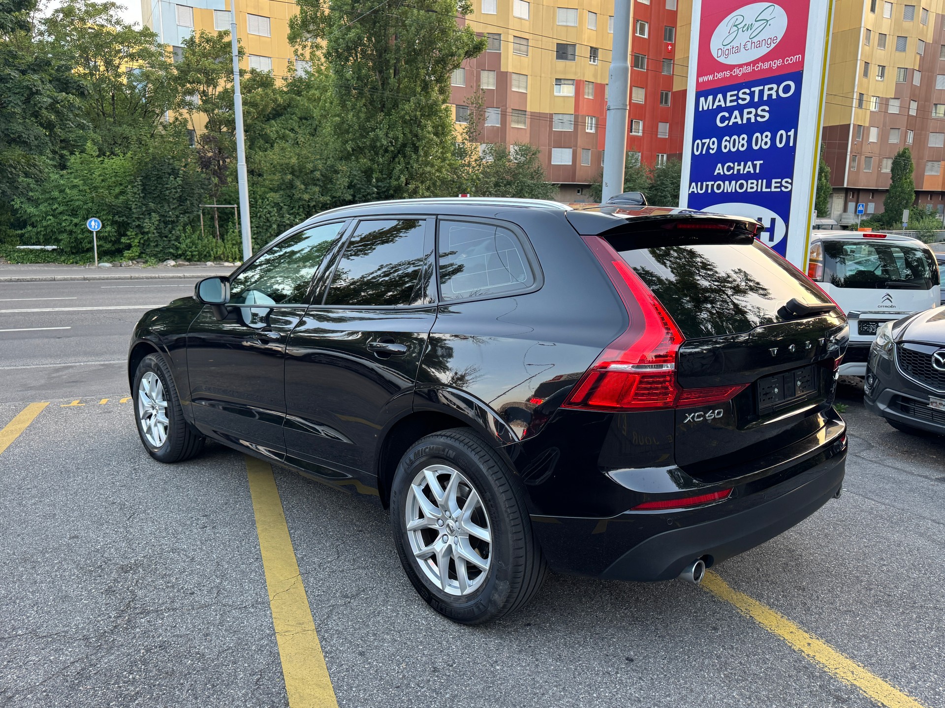 VOLVO XC60 D4 AWD Momentum Geartronic-image-5