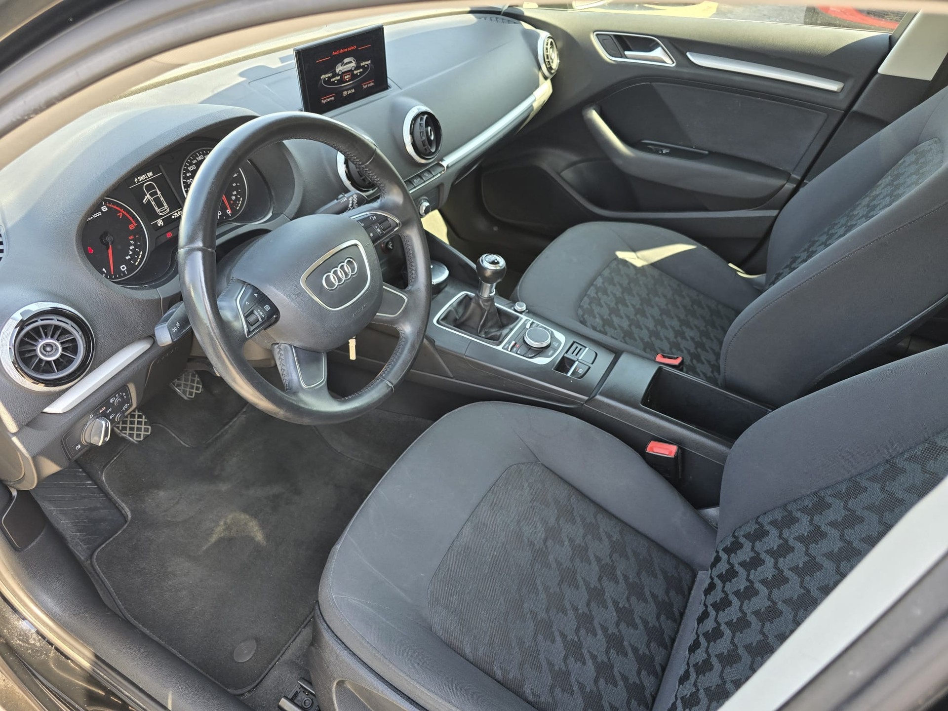 AUDI A3 Sportback 1.4 TFSI Ambition-image-13