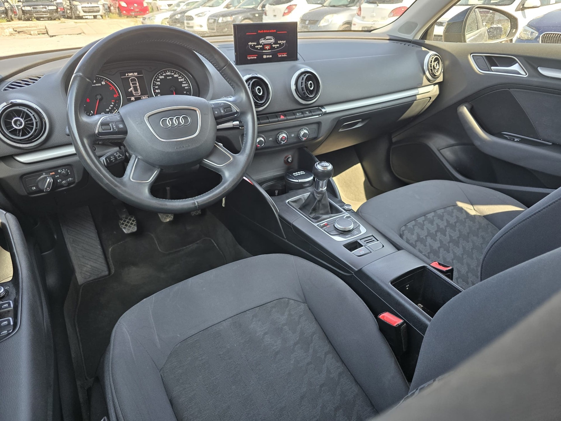 AUDI A3 Sportback 1.4 TFSI Ambition-image-9