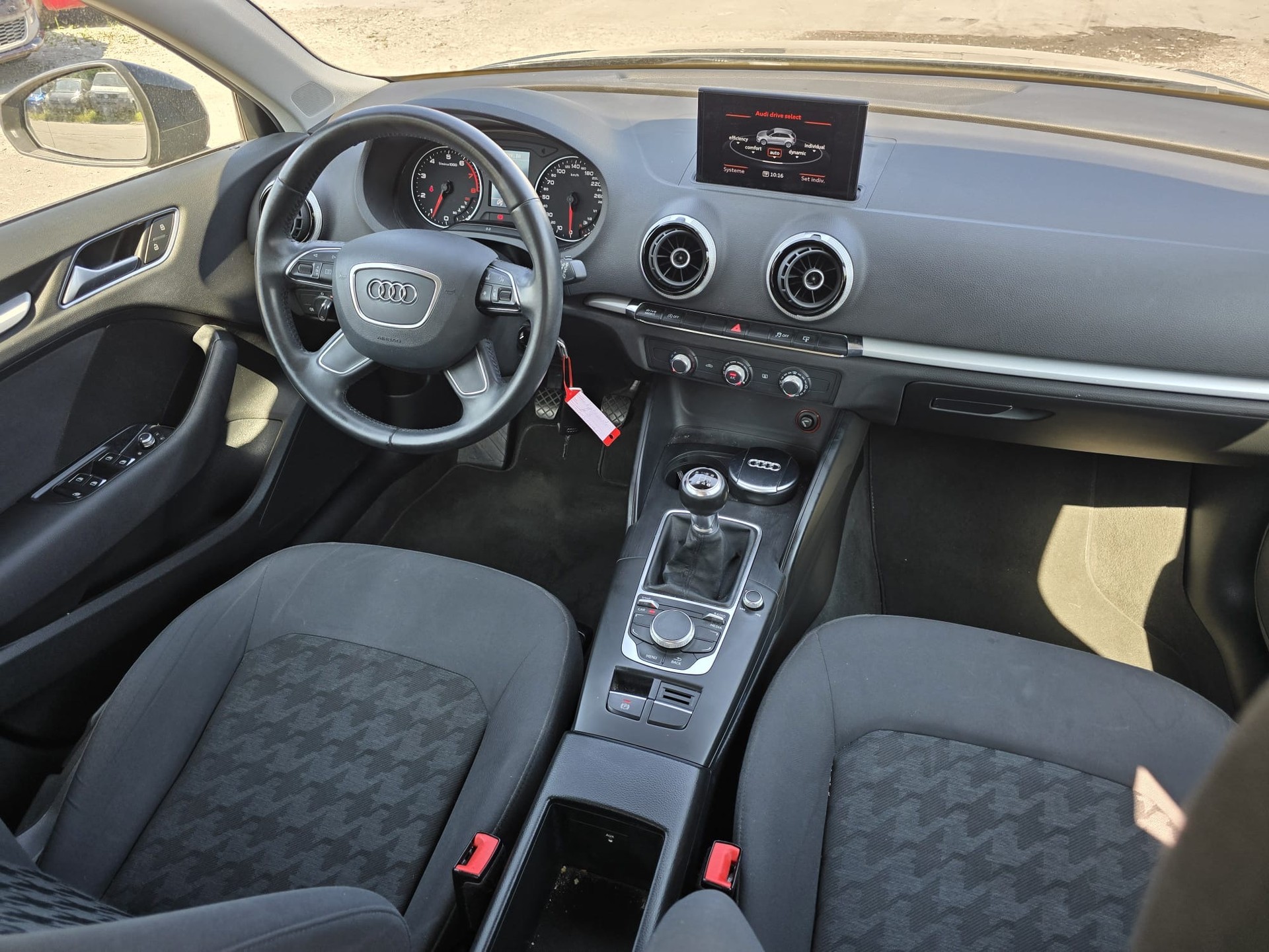 AUDI A3 Sportback 1.4 TFSI Ambition-image-11