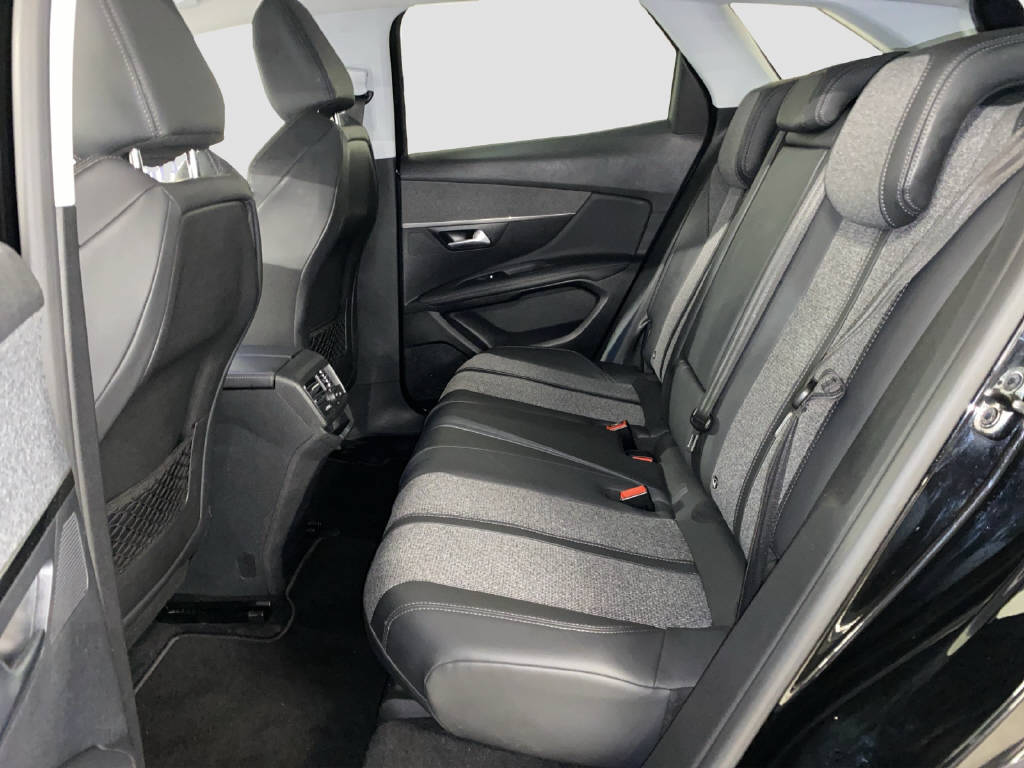 PEUGEOT 3008 1.2 PureTech Allure-image-12