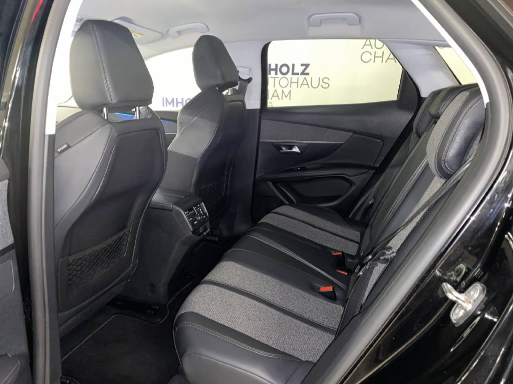 PEUGEOT 3008 1.2 PureTech Allure-image-16