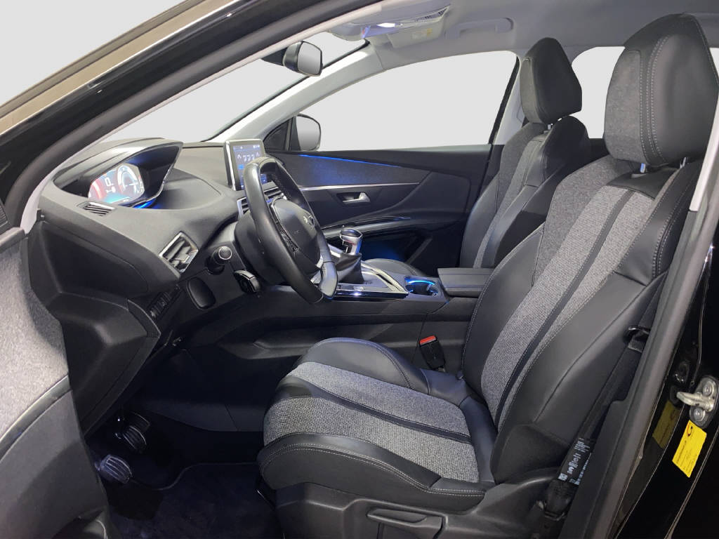 PEUGEOT 3008 1.2 PureTech Allure-image-5