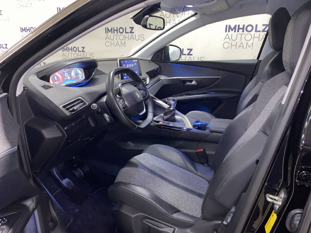 PEUGEOT 3008 1.2 PureTech Allure-image-15