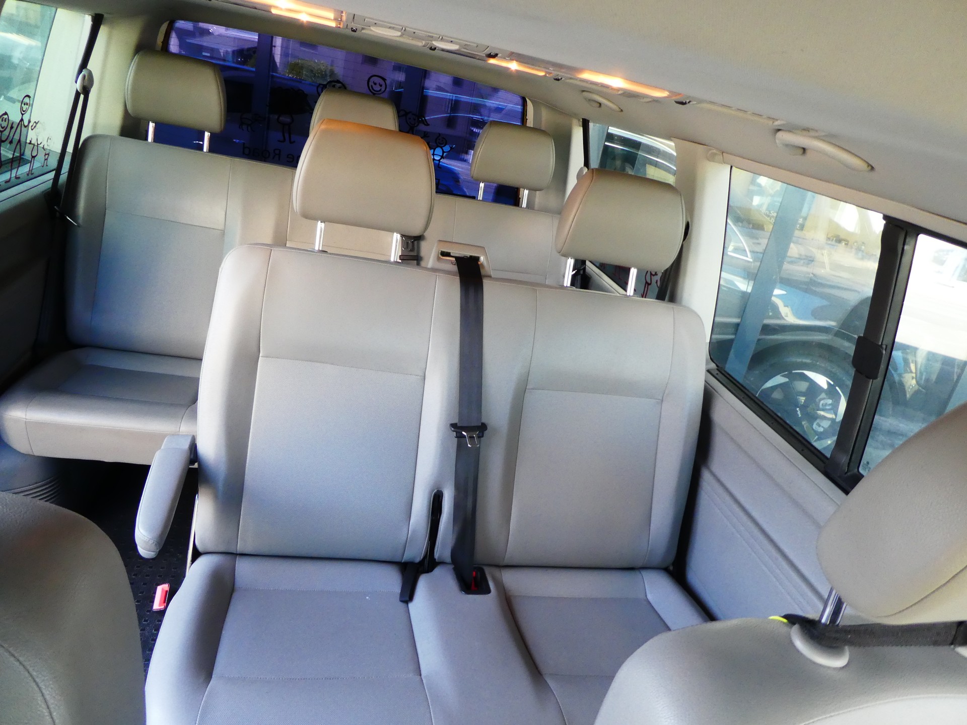 VW T5 Caravelle Trendline 2.0 TDI CR-image-10