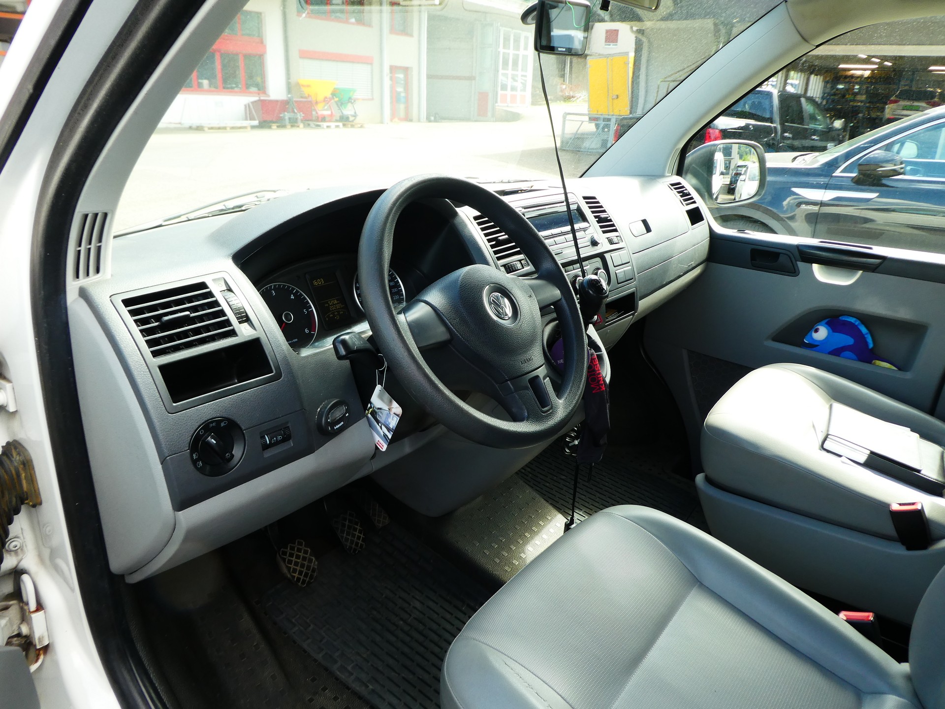 VW T5 Caravelle Trendline 2.0 TDI CR-image-7