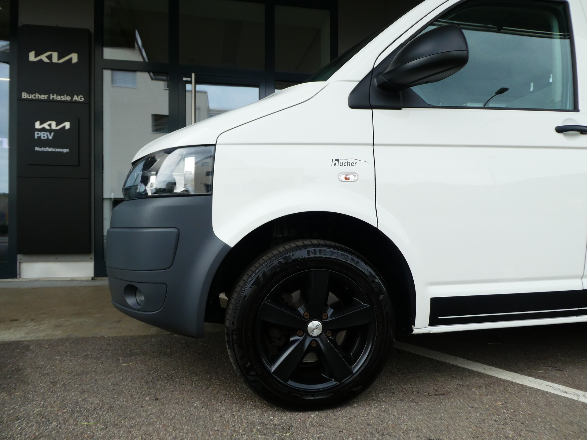 VW T5 Caravelle Trendline 2.0 TDI CR-image-1