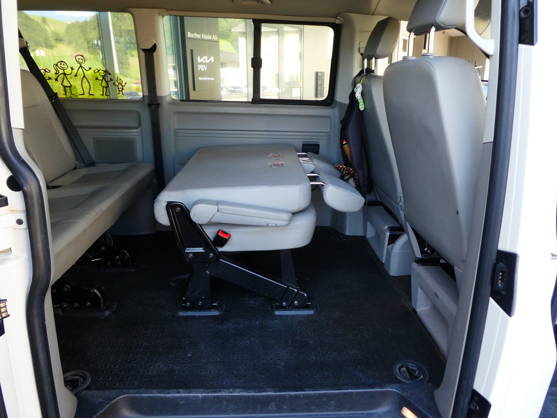 VW T5 Caravelle Trendline 2.0 TDI CR-image-12