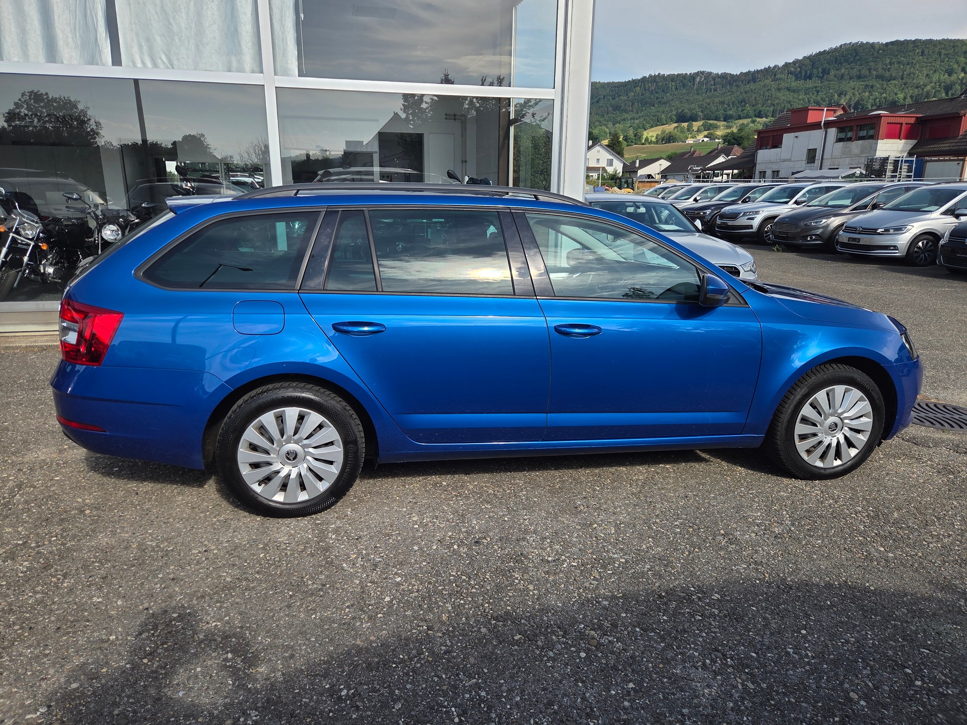 SKODA Octavia Combi 1.6 TDI Ambition DSG-image-10