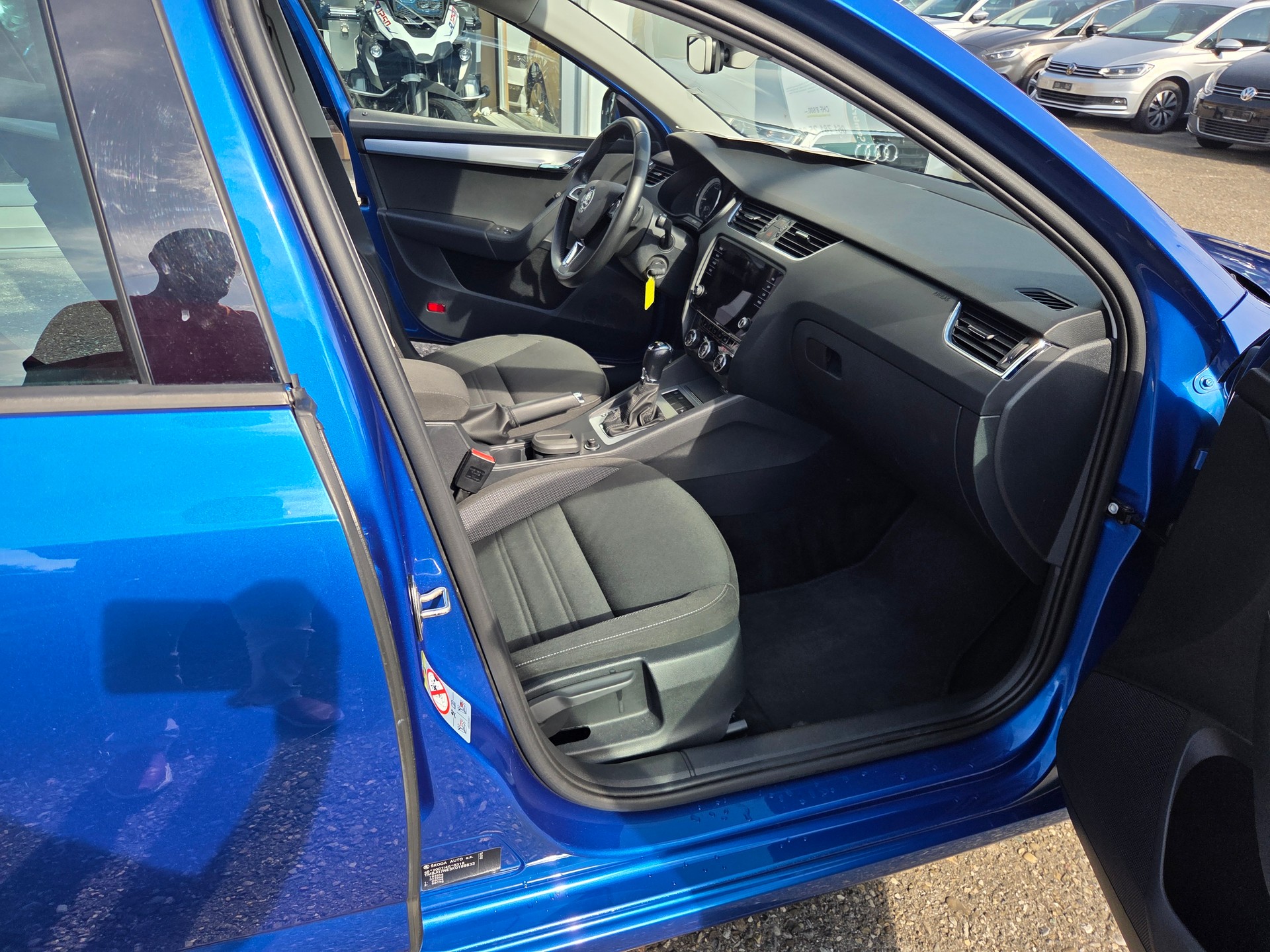 SKODA Octavia Combi 1.6 TDI Ambition DSG-image-12
