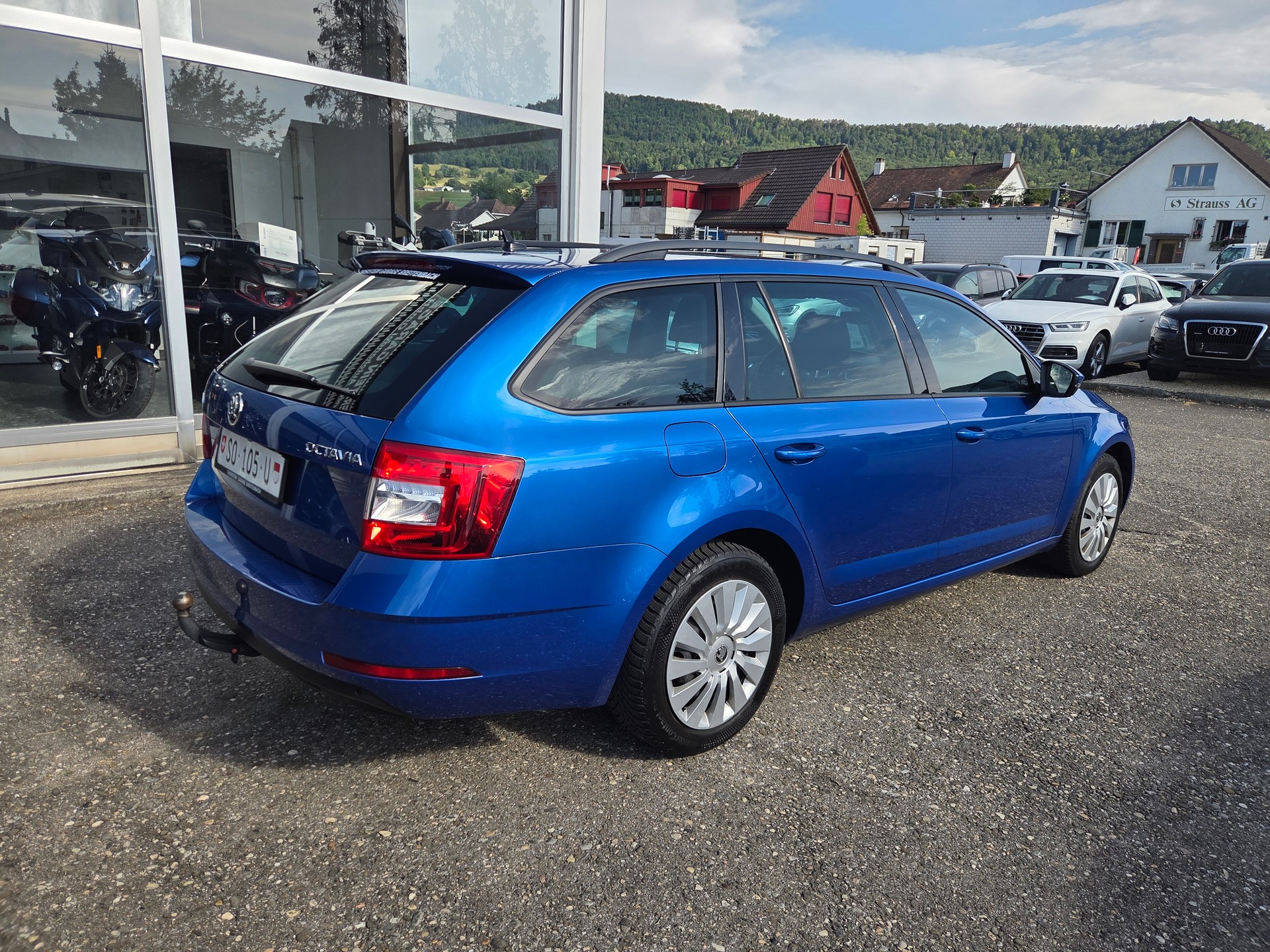 SKODA Octavia Combi 1.6 TDI Ambition DSG-image-9