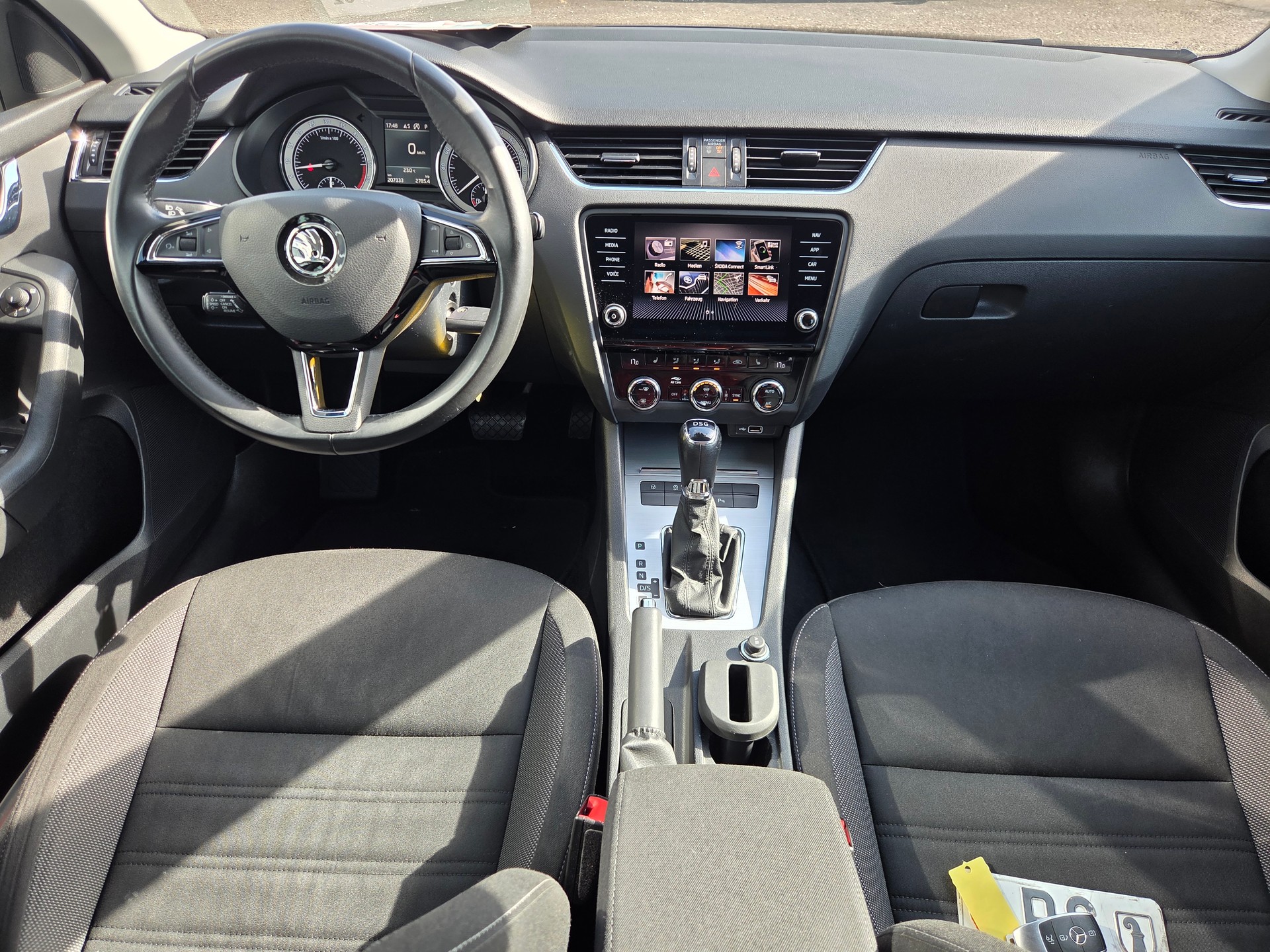 SKODA Octavia Combi 1.6 TDI Ambition DSG-image-18