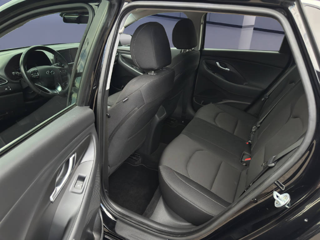 HYUNDAI i30 1.4 T-GDi Amplia-image-10