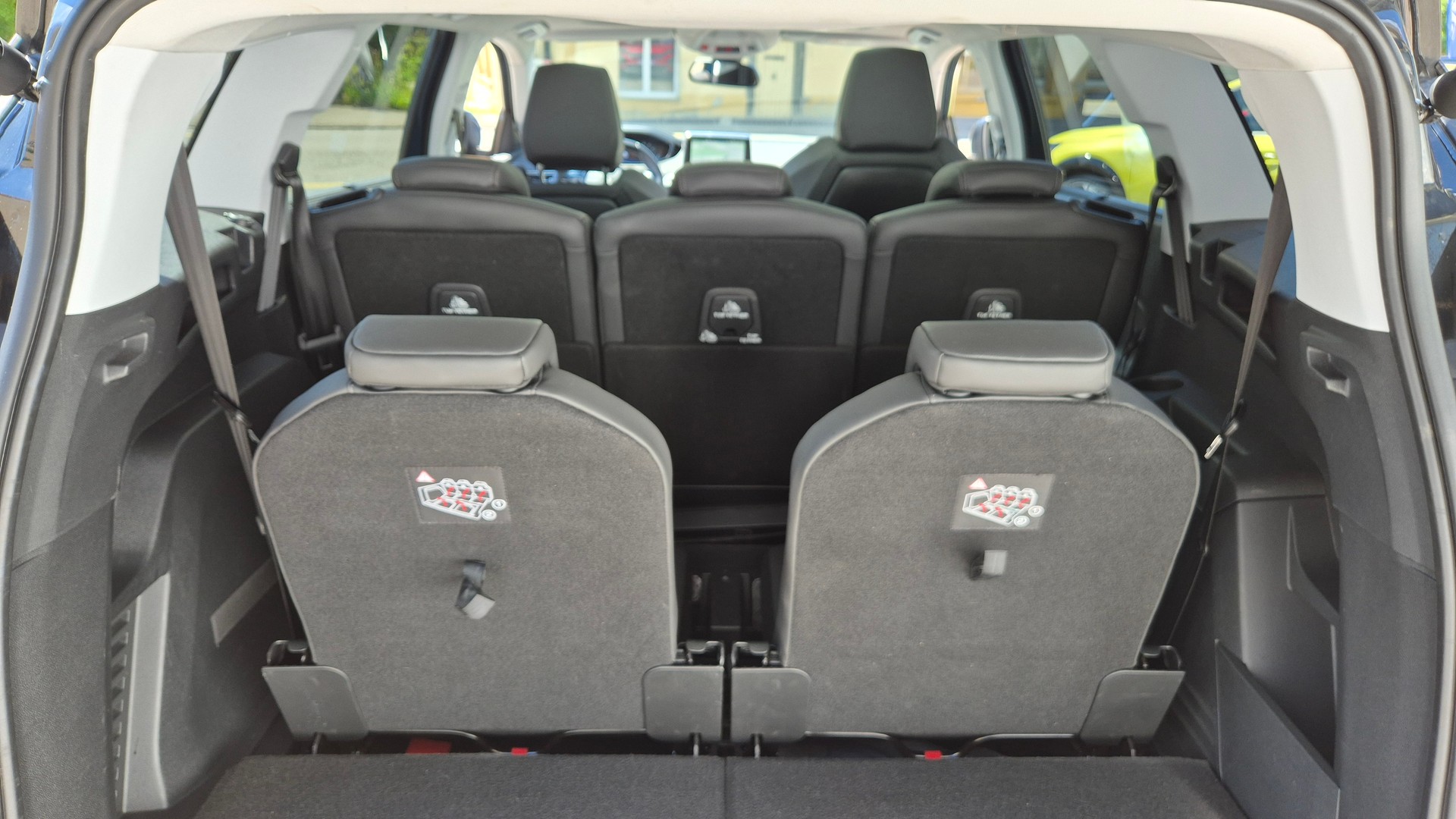 PEUGEOT 5008 1.6 THP GT Line-image-15