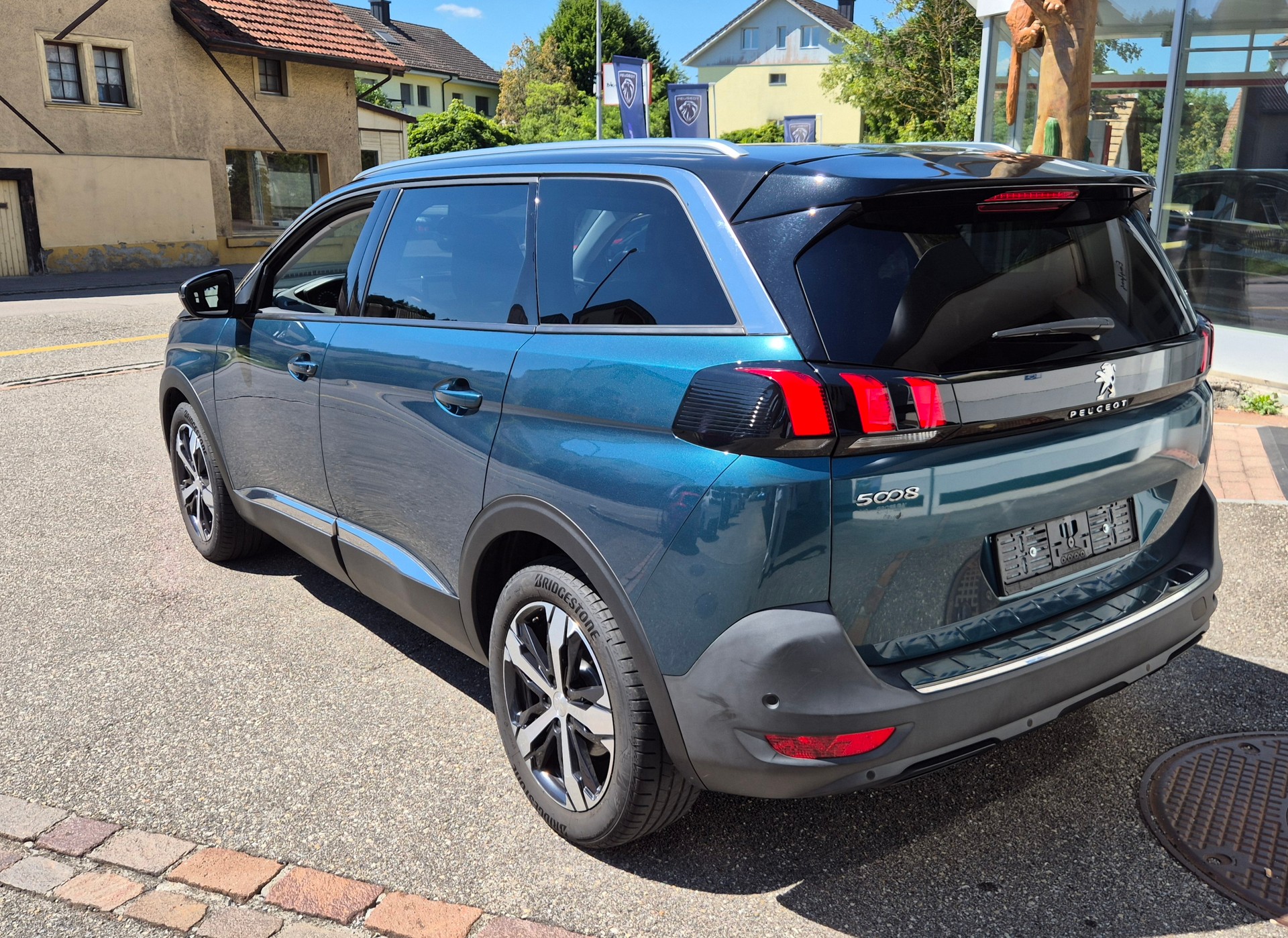 PEUGEOT 5008 1.6 THP GT Line-image-1