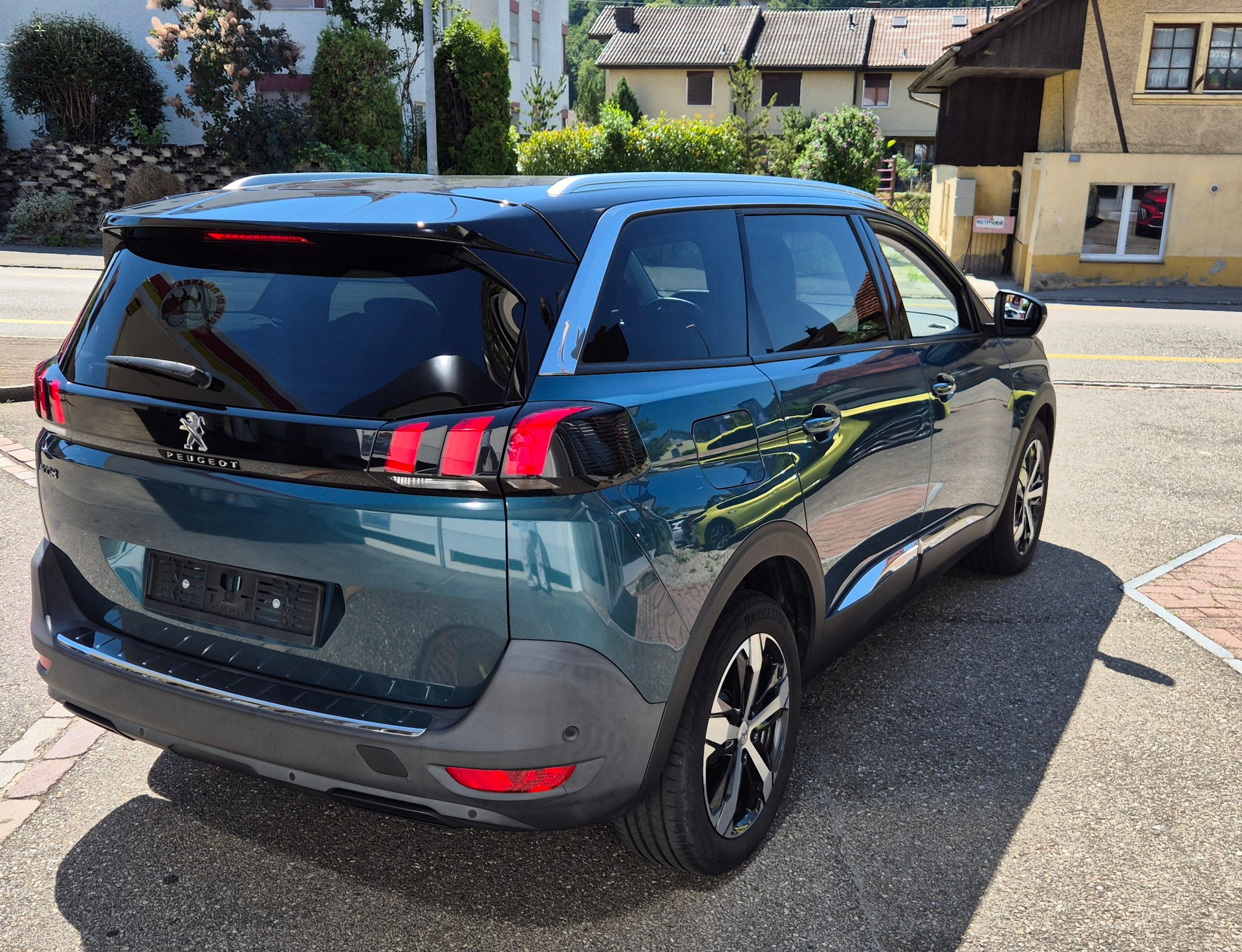 PEUGEOT 5008 1.6 THP GT Line-image-2