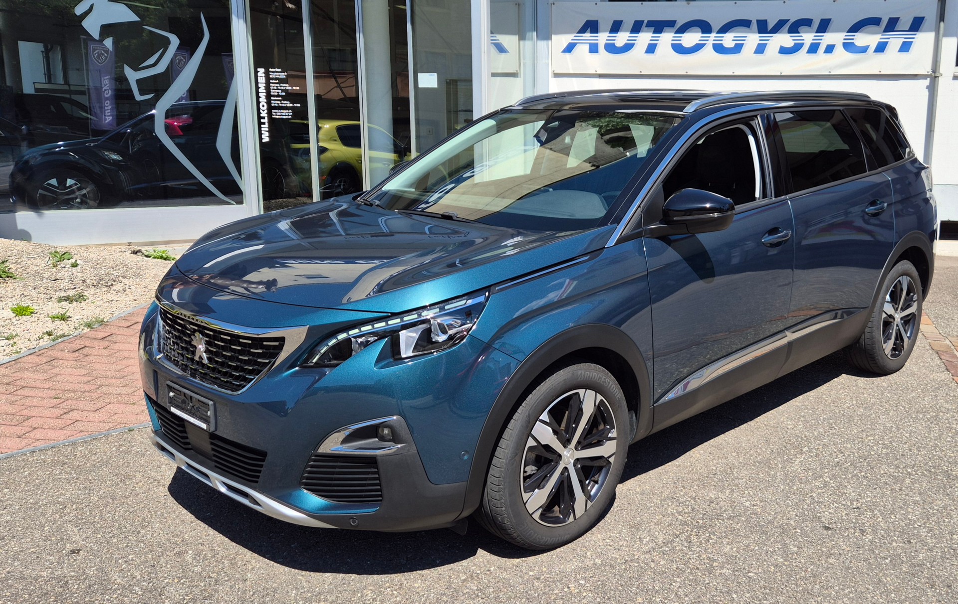 PEUGEOT 5008 1.6 THP GT Line-image-0